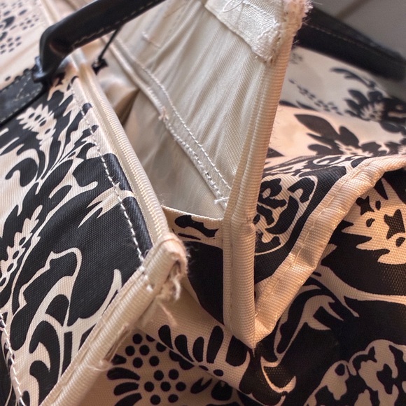 Elegant Murval Black and Cream Tote Bag - Picture 9 of 9